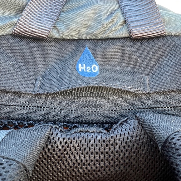 Osprey Backpack Daypack Stratos 40 Like New - Picture 7 of 10